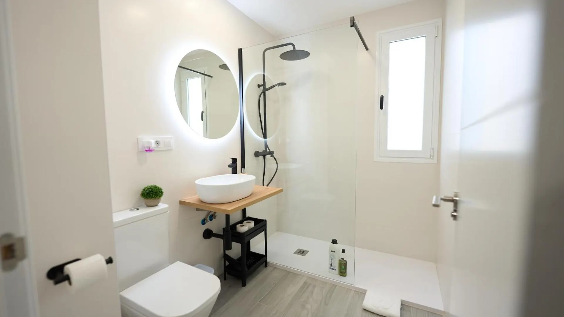 אלמריה Paseo Maritimo - Apartamento A Estrenar, A Pie De Playa, Con 2 Banos